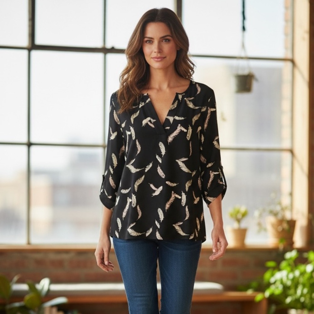 41 Hawthorn V-neck 3/4 Sleeve Feather Print Top